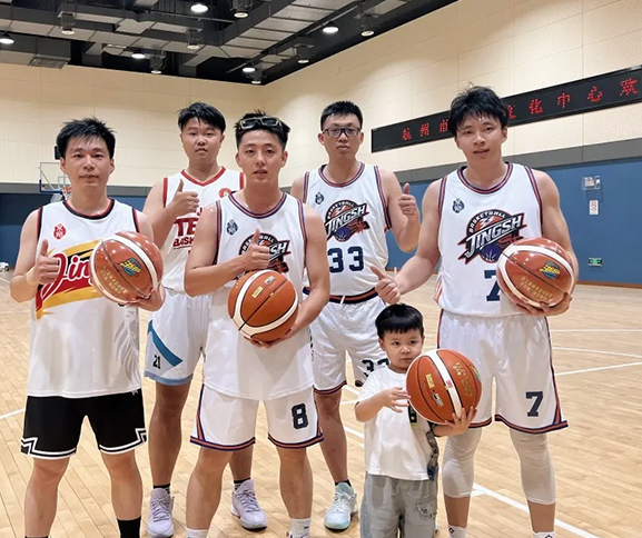 暖心赋能 聚力出征 | 杨吉律师为京师杭州篮球队出征2026律协篮球比赛赠球助力